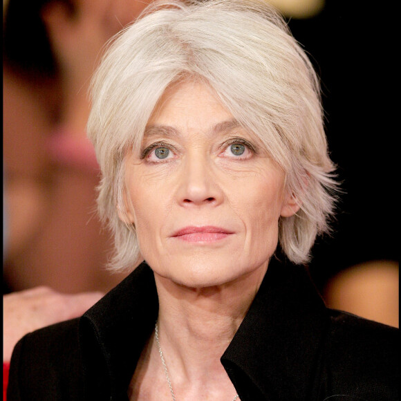 Françoise Hardy sur le plateau de l'emission 'Vivement Dimanche'