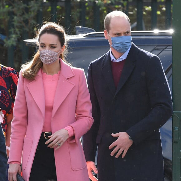 Le prince William, duc de Cambridge, et Kate Middleton, duchesse de Cambridge, visitent l'école "School 21" à Londres.