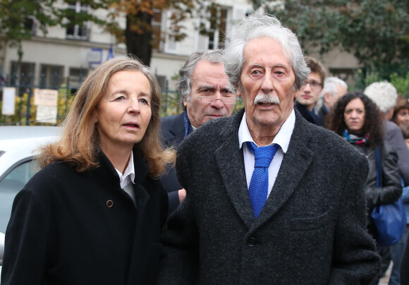 Jean Rochefort et sa femme Françoise Vidal - Sortie des obsèques de Danièle Delorme en l'église de Saint-Germain-des Prés à Paris le 23 octobre 2015.
