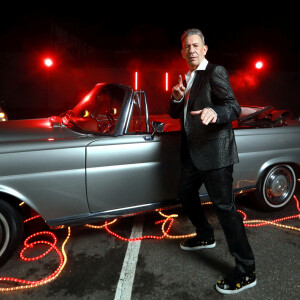 Exclusif - François Feldman et Liza lors du tournage du clip de la chanson "Funcky Confinement", sur le parking de la concession Star Rent, à Cannes. Le prochain album de la star de la variété française devrait sortir en septembre 2021. Le 3 mars 2021 © Franz Chavaroche / Nice Matin / Bestimage