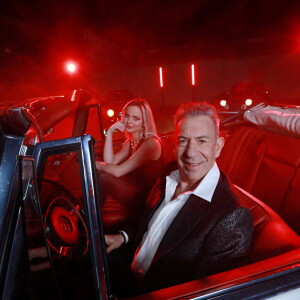 Exclusif - François Feldman et Liza lors du tournage du clip de la chanson "Funcky Confinement", sur le parking de la concession Star Rent, à Cannes. Le prochain album de la star de la variété française devrait sortir en septembre 2021. Le 3 mars 2021 © Franz Chavaroche / Nice Matin / Bestimage