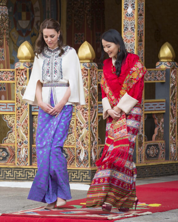 Le prince William, duc de Cambridge, et Kate Catherine Middleton, duchesse de Cambridge, arrivent à la cérémonie de bienvenue au monastère Tashichhodzong à Thimphu, à l'occasion de leur voyage au Bhoutan. Le couple princier sera reçu en audience privée par le roi Jigme Khesar Namgyel Wangchuck et la reine Jetsun Pema. Le 14 avril 2016