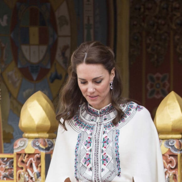 Le prince William, duc de Cambridge, et Kate Catherine Middleton, duchesse de Cambridge, arrivent à la cérémonie de bienvenue au monastère Tashichhodzong à Thimphu, à l'occasion de leur voyage au Bhoutan. Le couple princier sera reçu en audience privée par le roi Jigme Khesar Namgyel Wangchuck et la reine Jetsun Pema. Le 14 avril 2016