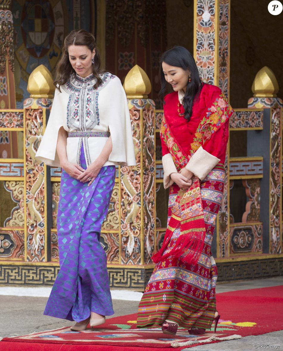 Le prince William, duc de Cambridge, et Kate Catherine Middleton, duchesse de Cambridge, arrivent à la cérémonie de bienvenue au monastère Tashichhodzong à Thimphu, à l'occasion de leur voyage au Bhoutan. Le couple princier sera reçu en audience privée par le roi Jigme Khesar Namgyel Wangchuck et la reine Jetsun Pema. Le 14 avril 2016