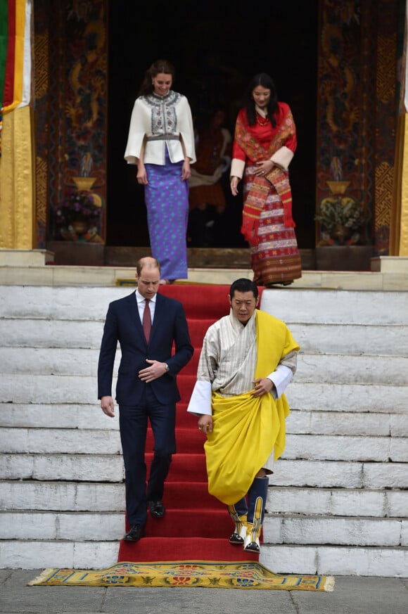 Le prince William, duc de Cambridge, et Kate Catherine Middleton, duchesse de Cambridge, arrivent à la cérémonie de bienvenue au monastère Tashichhodzong à Thimphu, à l'occasion de leur voyage au Bhoutan. Le couple princier sera reçu en audience privée par le roi Jigme Khesar Namgyel Wangchuck et la reine Jetsun Pema. Le 14 avril 2016