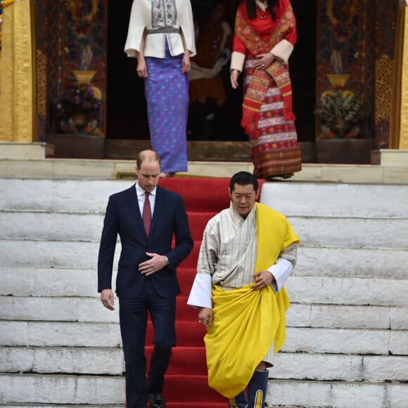 Le prince William, duc de Cambridge, et Kate Catherine Middleton, duchesse de Cambridge, arrivent à la cérémonie de bienvenue au monastère Tashichhodzong à Thimphu, à l'occasion de leur voyage au Bhoutan. Le couple princier sera reçu en audience privée par le roi Jigme Khesar Namgyel Wangchuck et la reine Jetsun Pema. Le 14 avril 2016