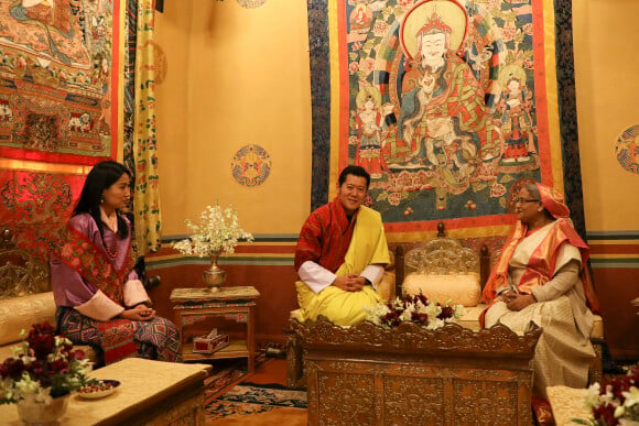 Jigme Khesar Namgyel Wangchuck, roi du Bouthan reçoit Sheikh Hasina, première ministre du Bangladesh au monastère de Tashichho Dzong à Thimphou, le 18 avril 2017.