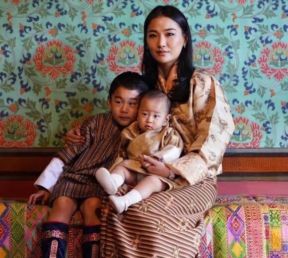 La reine du Bhoutan Jetsun Pema avec ses deux fils sur Instagram, octobre 2020.