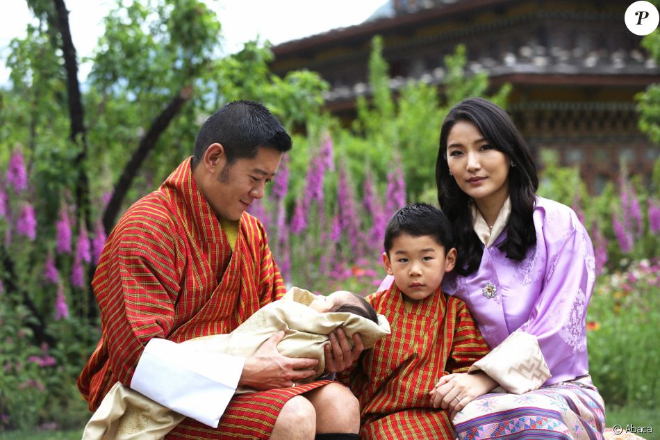 Jigme Khesar Namgyel Wangchuck, le roi du Bhoutan, sa femme Jetsun Pema, et leurs deux garçons, le 31 mai 2020.