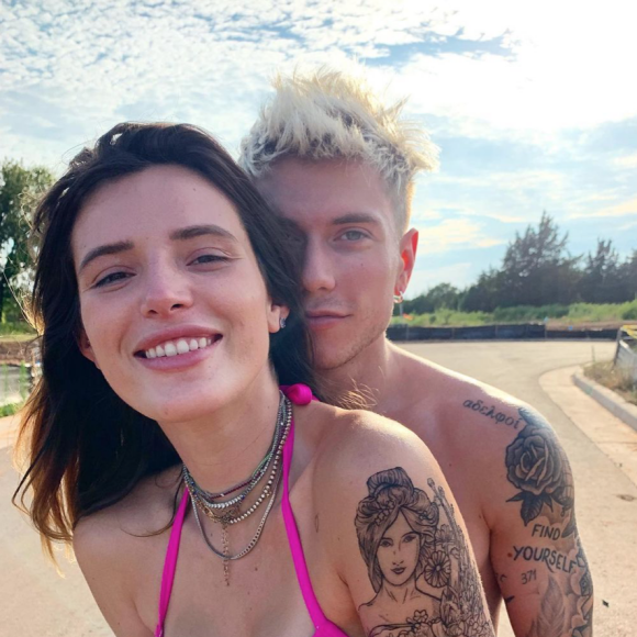 Bella Thorne et son fiancé Benjamin Mascolo. Juin 2020.