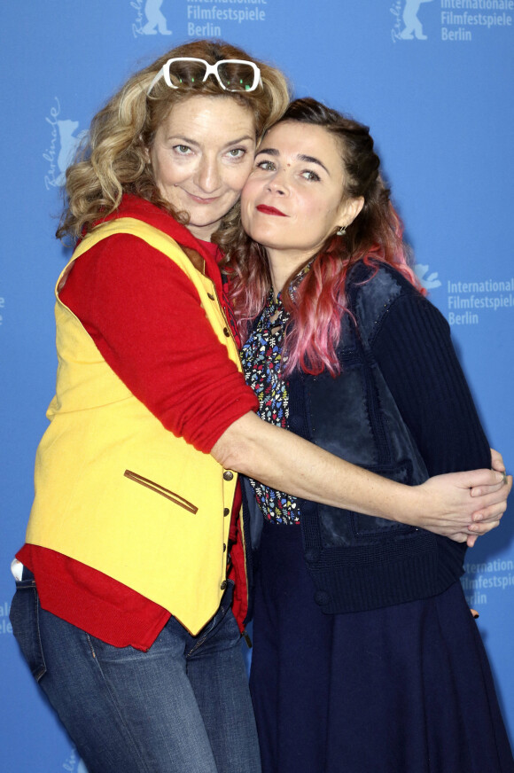 Corinne Masiero et Blanche Gardin au photocall du film "Effacez l'historique" lors de la 70ème édition du festival international du film de Berlin (La Berlinale 2020), le 29 février 2020. 