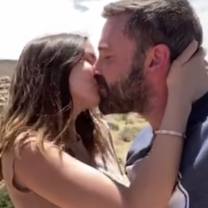 Ben Affleck et Ana de Armas dans le clip Antes Que El Mundo Se Acabe ("Avant la fin du monde") publié jeudi 14 mai sur Youtube.