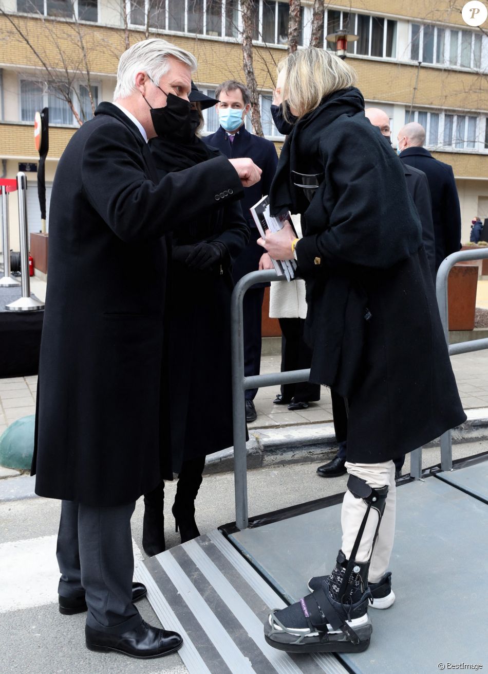 Le roi Philippe de Belgique et la reine Mathilde de Belgique, le Premier ministre Alexander De Croo lors des commémorations des attentats de Bruxelles du 22 mars 2016 devant le monument dédié aux victimes, en hommage aux 32 victimes décédées et 340 autres blessées ce jour-là, où Bruxelles était la cible d'attentats terroristes perpétrés à l'aéroport de Zaventem et à la station de métro Maelbeek. Belgique, Bruxelles, le 22 mars 2021.