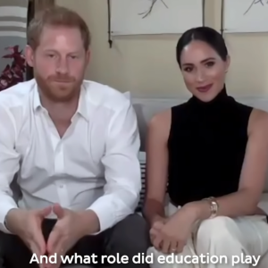 Le prince Harry et Meghan Markle en visioconférence avec la militante Malala Yousafzai, sur YouTube.