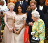 Le prince Harry, duc de Sussex, Meghan Markle, duchesse de Sussex, et la reine Elizabeth II d'Angleterre à la cérémonie "Queen's Young Leaders Awards" au palais de Buckingham à Londres le 26 juin 2018.