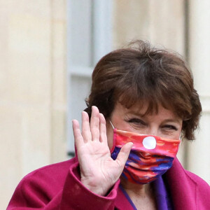 Roselyne Bachelot, ministre de la Culture à la sortie du conseil des ministres du 3 février 2021, au palais de l'Elysée à Paris. © Stéphane Lemouton / Bestimage