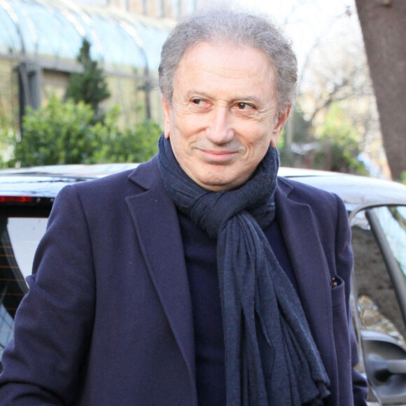 Michel Drucker - Arrivées des people à l'enregistrement de l'émission "Vivement dimanche " à Paris le 19 février 2020.