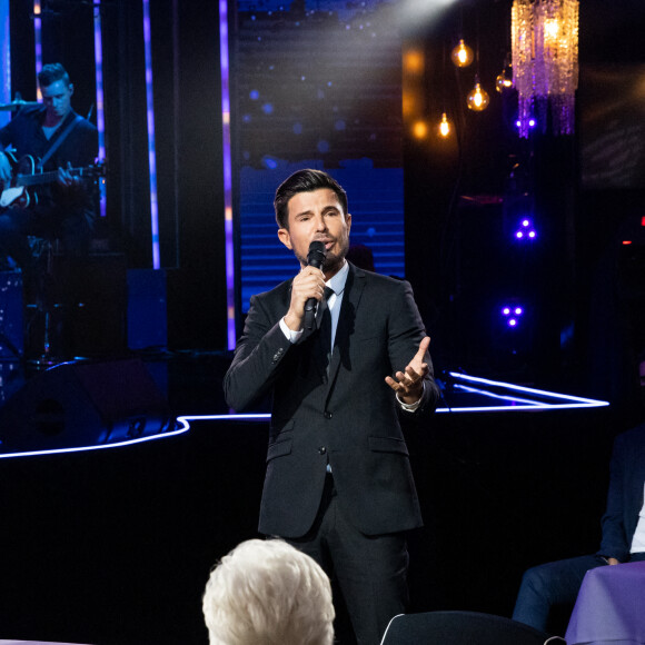 Exclusif - Vincent Niclo - Enregistrement de l'émission "Sidaction, ensemble contre le Sida - Merci Line" au Paradis Latin à Paris, qui sera diffusée le 27 mars sur France 2. Le 1er mars 2021. © C.Guirec-C.Moreau / Bestimage 