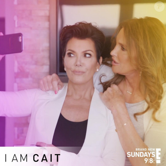 Caitlyn Jenner avec son ex-femme Kris Jenner dans une photo promotionnelle pour sa télé-réalité "I Am Cait" en avril 2016