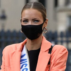 Amandine Petit, Miss Normandie 2020 et Miss France 2021 - La ministre déléguée auprès du ministre de l'Intérieur, en charge de la citoyenneté lors de l'inauguration de l'exposition "109 Mariannes", devant le Panthéon, à Paris, France, le 4 mars 2021. © Stéphane Lemouton/Bestimage