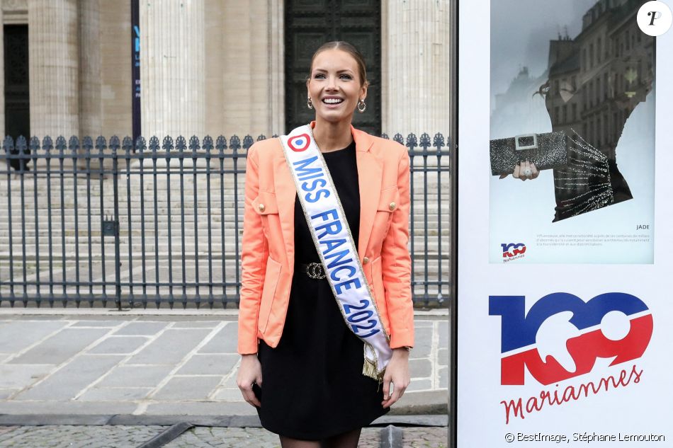 Amandine Petit, Miss Normandie 2020 et Miss France 2021 - La ministre déléguée auprès du ministre de l'Intérieur, en charge de la citoyenneté lors de l'inauguration de l'exposition "109 Mariannes", devant le Panthéon, à Paris, France, le 4 mars 2021. © Stéphane Lemouton/Bestimage
