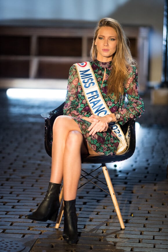 Miss France 2021 Amandine Petit lors de l'enregistrement de l'émission "Animaux Stars" présentée par Bernard Montiel et diffusée le 6 mars 2021 à 17h30, à Paris, France, le 2 février 2021. © Tiziano Da Silva/Bestimage 