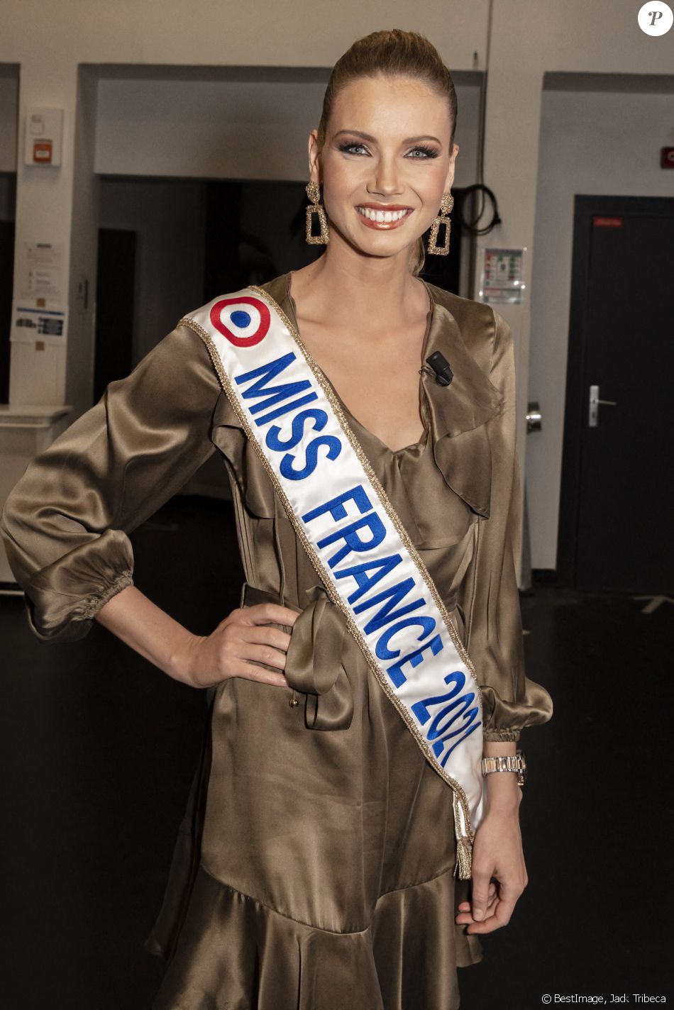 Exclusif - Amandine Petit (Miss France 2021) - Backstage de l'enregistrement de l'émission "A Prendre ou A Laisser (APOAL)", présentée par C.Hanouna et diffusée en direct le 26 janvier sur C8 © Jack Tribeca / Bestimage