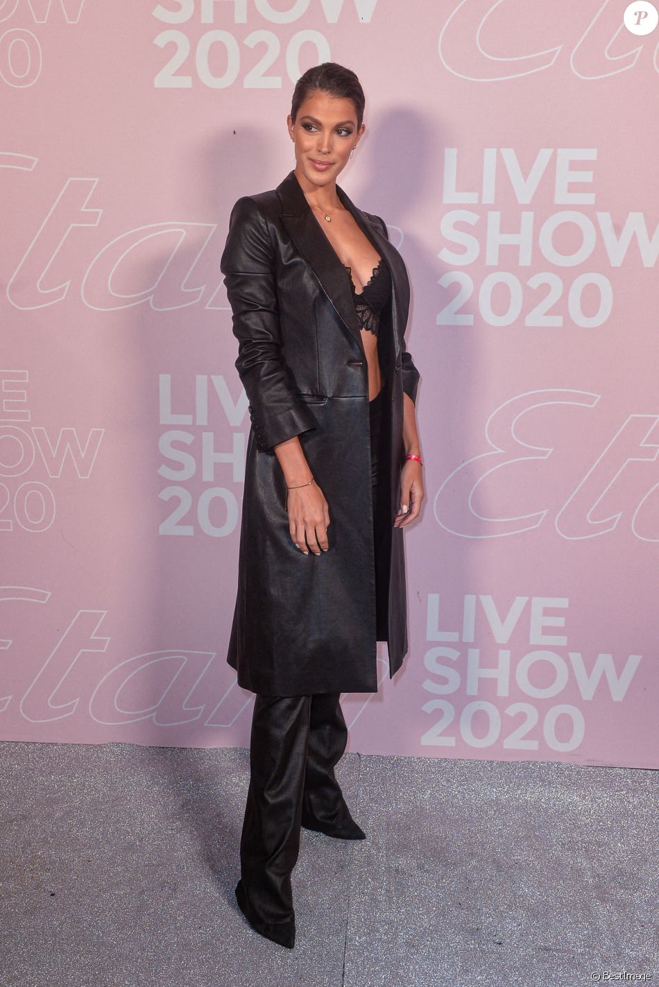 Iris Mittenaere - Photocall du défilé Etam Live Show 2020 à Paris le 29 septembre 2020. © Pool Agence Bestimage