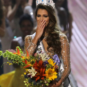 Choisie face à ses 85 concurrentes, la Française Iris Mittenaere a été élue lundi 30 janvier Miss Univers lors d'un concours télévisé organisé à Manille, aux Philippines le 30 janvier 2017. © Linus Guardian Escandor Ii via ZUMA Wire / Bestimage 