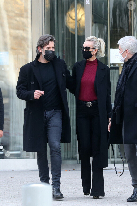 Exclusif - Laeticia Hallyday et son compagnon Jalil Lespert se rendent à Canal+ pour un rendez-vous important en présence de Gille Gauer (l'avocat de Laeticia) et Anne Hommel à Paris le 27 novembre 2020.