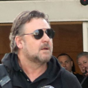 Exclusif - Russell Crowe arrive à l'aéroport Kingsford-Smith de Sydney, Australie, le 19 août 2019.