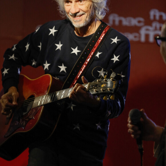 Exclusif - Rencontre avec Louis Bertignac à la Fnac Ternes à Paris, le 17 novembre 2018. © CVS/Bestimage