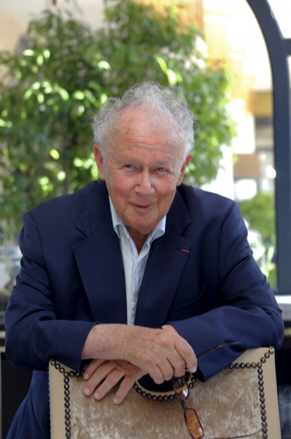 Exclusif - Philippe Bouvard pose à Cannes