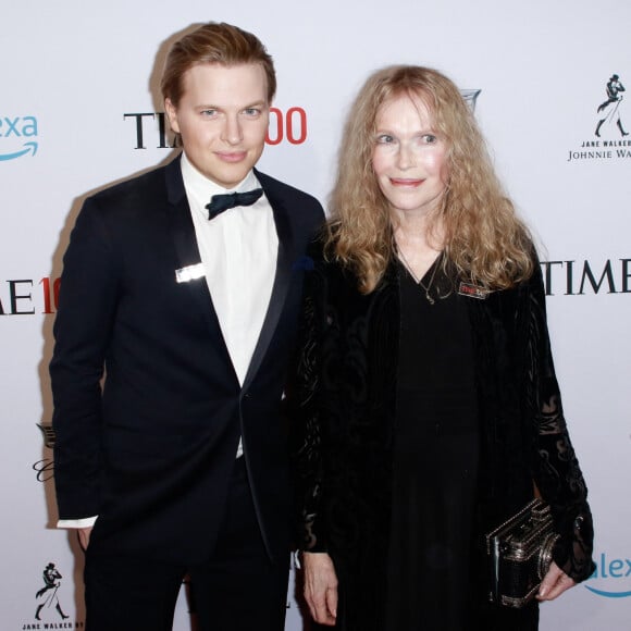 Ronan Farrow et sa mère Mia Farrow - Arrivées au "Time 100 Gala 2019" au Lincoln Center à New York. Le 23 avril 2019 