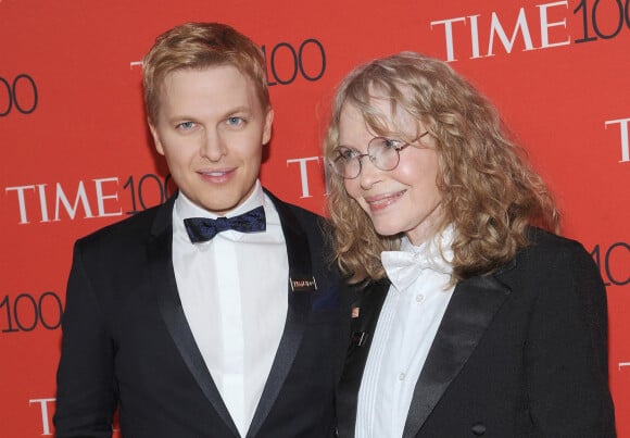 Mia Farrow et son fils Ronan Farrow - Photocall de la soirée 2018 Time 100 Gala au Frederick P. Rose Hall à New York, le 24 avril 2018 