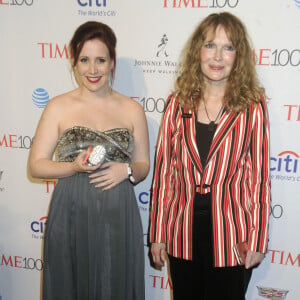 Mia Farrow et sa fille Dylan O'Sullivan Farrow Farrow, enceinte, lors du lors du Gala Time 100 2016 à New York, le 26 avril 2016.