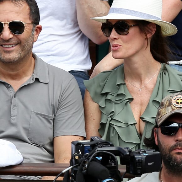 Arthur (Jacques Essebag) et sa compagne Mareva Galanter dans les tribunes lors de la finale homme des Internationaux de Tennis de Roland-Garros à Paris, le 11 juin 2017. © Jacovides-Moreau/Bestimage 