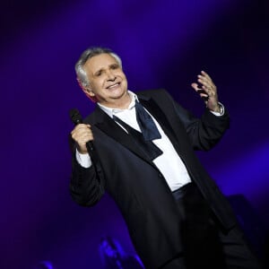 Exclusif - Michel Sardou en concert à la Seine Musicale, jusqu'au 7 janvier 2018 et les 14 et 15 mars, pour sa dernière tournée "La dernière danse" à Boulogne-Billancourt. Le 26 décembre 2017. La tournée se poursuivra en France jusqu'à fin mars 2018, et se terminera avec deux ultimes représentations les 23 et 24 mars à la Seine Musicale © Pierre Perusseau / Bestimage 