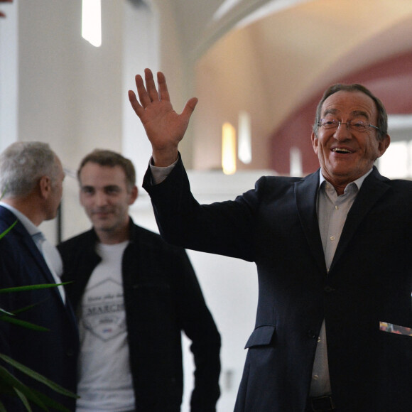 Jean-Pierre Pernaut - Tournage de l'émission "Votre plus beau marché de France" à Montbrison le 14 juin 2019. © Frédéric Chambert / Panoramic / Bestimage