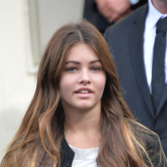 Thylane Blondeau sort du défilé de mode "Chanel", collection prêt-à-porter printemps-été 2016, au Grand Palais de Paris. Le 6 Octobre 2015.