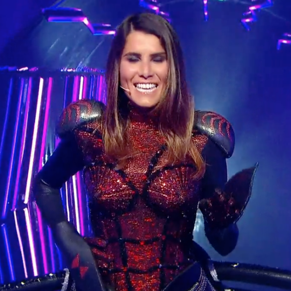 Karine Ferri se cachait derrière le costume de l'Araignée. Elle a été démasquée le 21 novembre 2020.