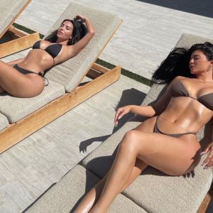 Kim Kardashian et Kylie Jenner en avril 2021.