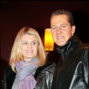Michael Schumacher et sa femme Corinna à la projection du film "Astérix aux Jeux Olympiques" au profit de l'ICM (Institut du Cerveau et de la Moelle épinière) au cinéma Gaumont Champs-Elysées à Paris, le 13 janvier 2008.