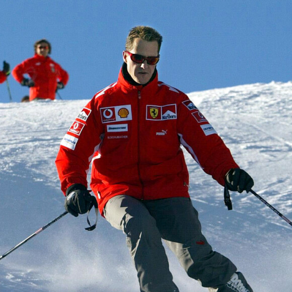 L'état de santé de Michael Schumacher, ici photographié en train de faire du ski en Italie, est toujours inconnu.