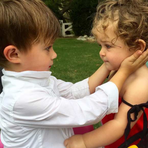 Milo et Elizabella, les deux enfants d'Alyssa Milano. Septembre 2015.