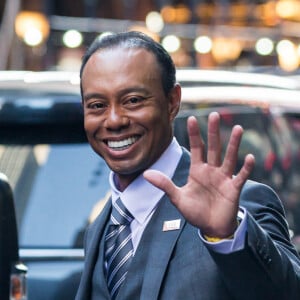 Tiger Woods a quitté l'hôpital et est rentré à son domicile, trois semaines après un grave accident de voiture.