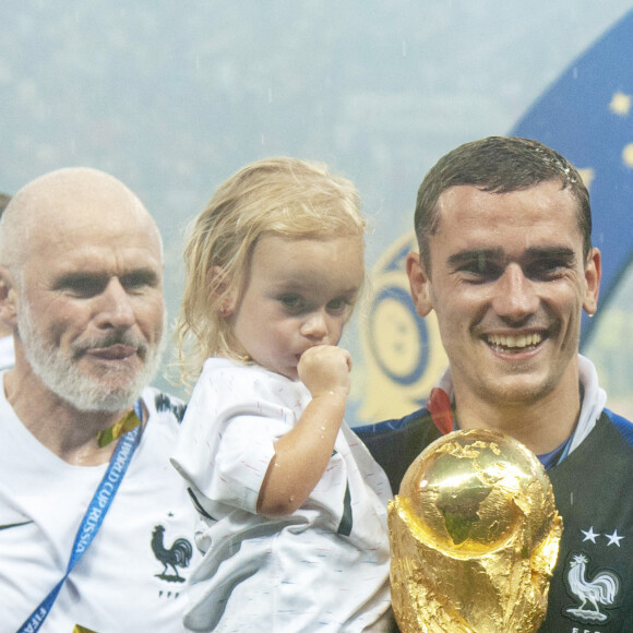 Antoine Griezmann et sa fille Mia - Finale de la Coupe du Monde de Football 2018 en Russie à Moscou, opposant la France à la Croatie (4-2). Le 15 juillet 2018 © Moreau-Perusseau / Bestimage  