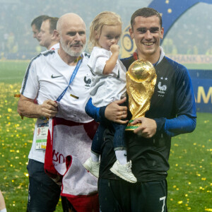 Antoine Griezmann et sa fille Mia - Finale de la Coupe du Monde de Football 2018 en Russie à Moscou, opposant la France à la Croatie (4-2). Le 15 juillet 2018 © Moreau-Perusseau / Bestimage  