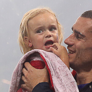 Antoine Griezmann et sa fille Mia - Finale de la Coupe du Monde de Football 2018 en Russie à Moscou, opposant la France à la Croatie (4-2). Sergei Bobylev/Itar Tass/Bestimage