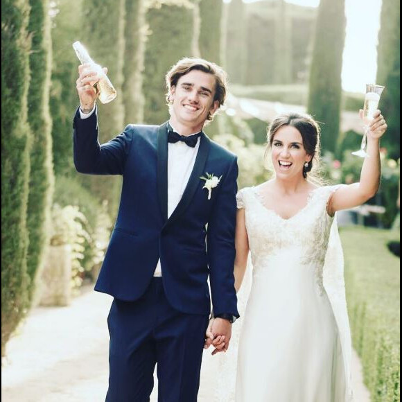 Antoine Griezmann partage une photo de son mariage avec Erika Choeprena sur ses réseaux sociaux le 19 juin 2017.